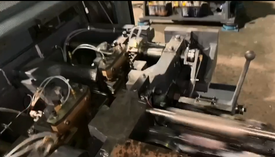 Machine de fabrication de clous en acier à grande vitesse série LT